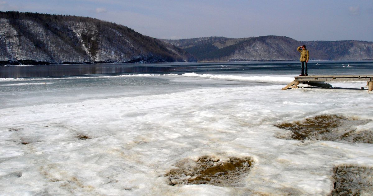 Dečak propao kroz led na Bajkalskom jezeru i smrtno stradao - Vesti - Telegraf.rs