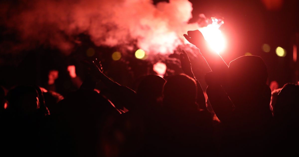 Kakva je to "frka" na Kalemegdanu? Sevaju baklje, ljudi se skupljaju, a onda je usledila filmska scena