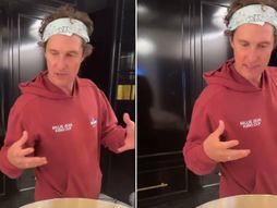 Metju Mekonahi badnji dan u udkserici sa srpskom zastavom