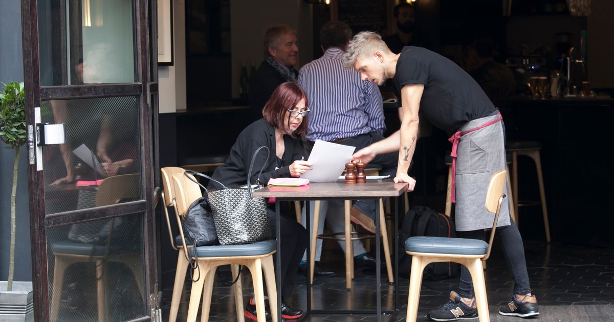 Natpis ispred restorana izazvao buru na mrežama, reagovala i vlasnica: "Psuju se, vređaju..."