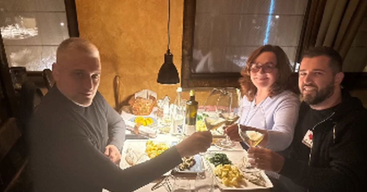 Čeda Jovanović i Ana Bekuta u provodu: Otišli u skupoceni restoran, društvo im pravi još jedan muškarac