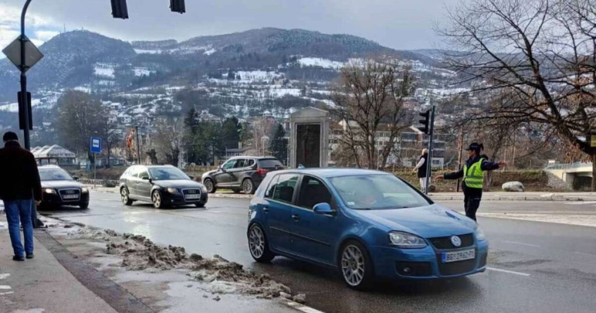 Naoružajte se strpljenjem! Gastarbajteri nagrnuli u srpski grad pred praznike, saobraćaj u kolapsu