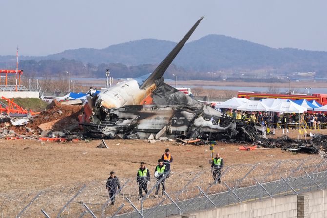 Južna Koreja, avionska nesreća, avion udario u zid