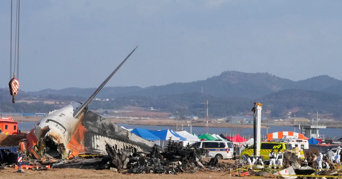 Južnokorejski aerodrom Muan zatvoren na još nedelju dana zbog istrage o padu aviona