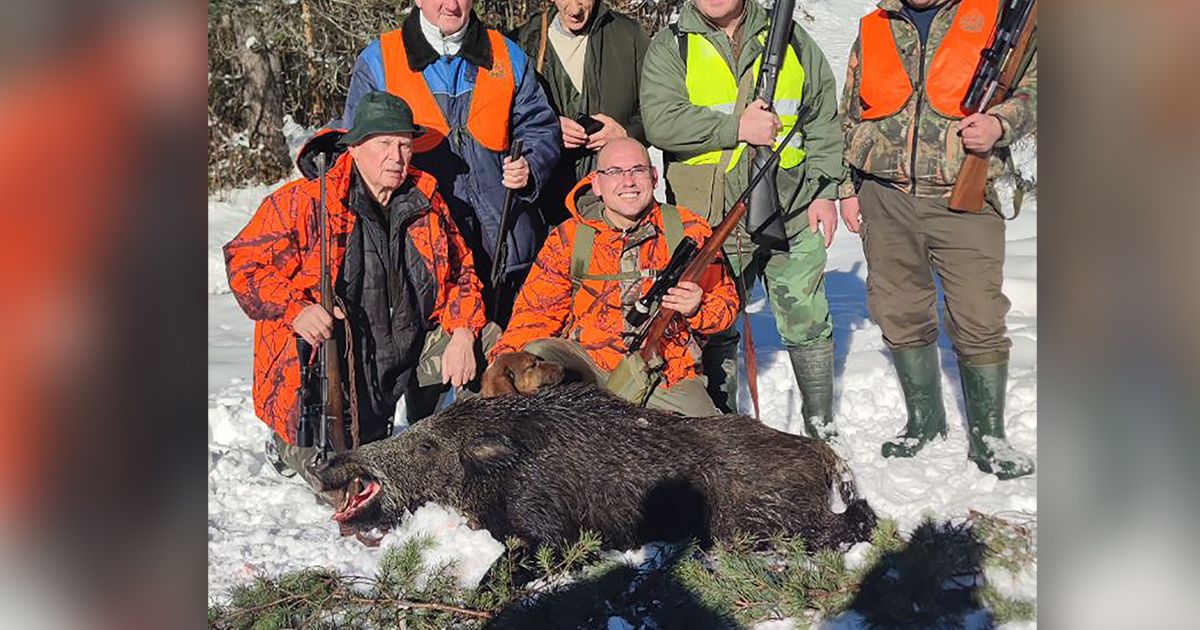 Nikola odstrelio mrcinu od 100 kilograma na planini Goč: Kragujevčanin ponosno pozirao sa kapitalcem