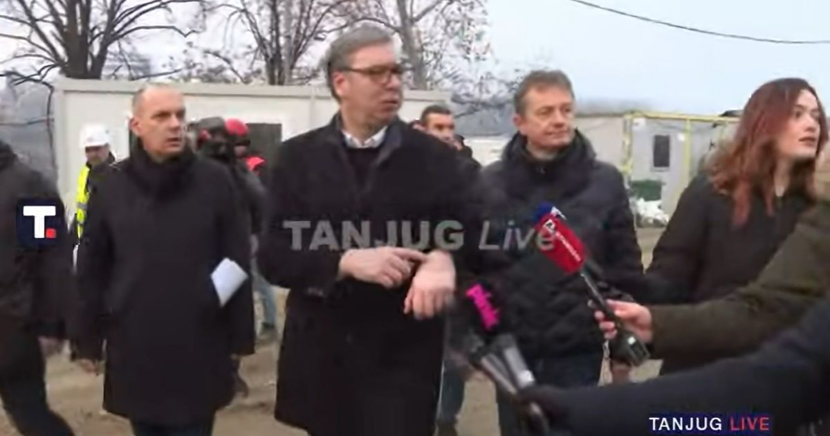 Predsednik Aleksandar Vučić obilazi bolnicu Tiršova 2: "Radovi idu 40 dana ispred roka"