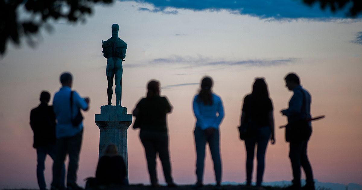 Hit snimak! Gde se nalazi "Pobednik"? Ako pitate klince u Knezu ostaćete u šoku: Da li je realno da ne znaju?!