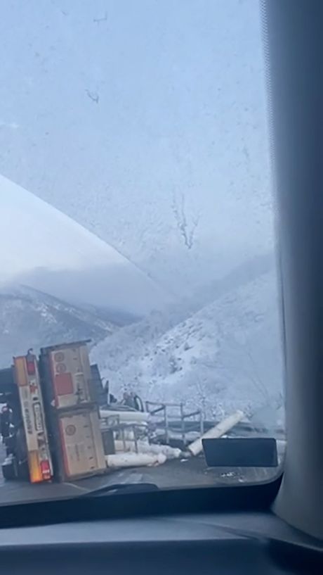 Prevrnut teretnjak na magistrali, saobraćajni udes