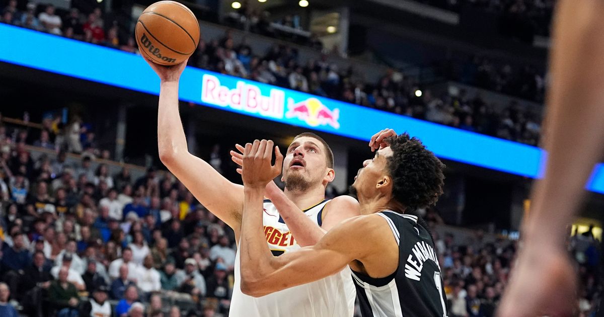 Nikola Jokić dao 46 poena, promašio šut za pobedu i režirao novu dramu i produžetak: Denver pobedio Sparse!