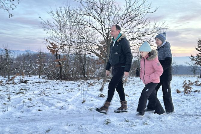 Radiša Čalavuković sa sinom Veljkom (13) i ćerkom Natašom (10)