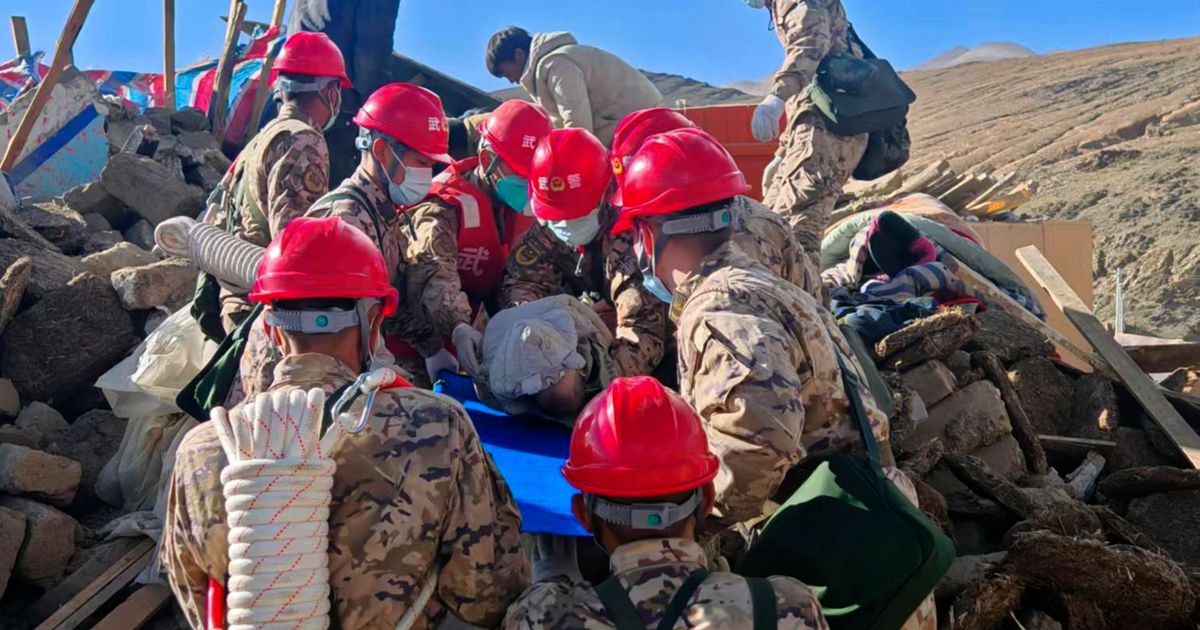 Raste broj žrtava zemljotresa na Tibetu: Mnogi zarobljeni pod ruševinama, šire se potresni snimci