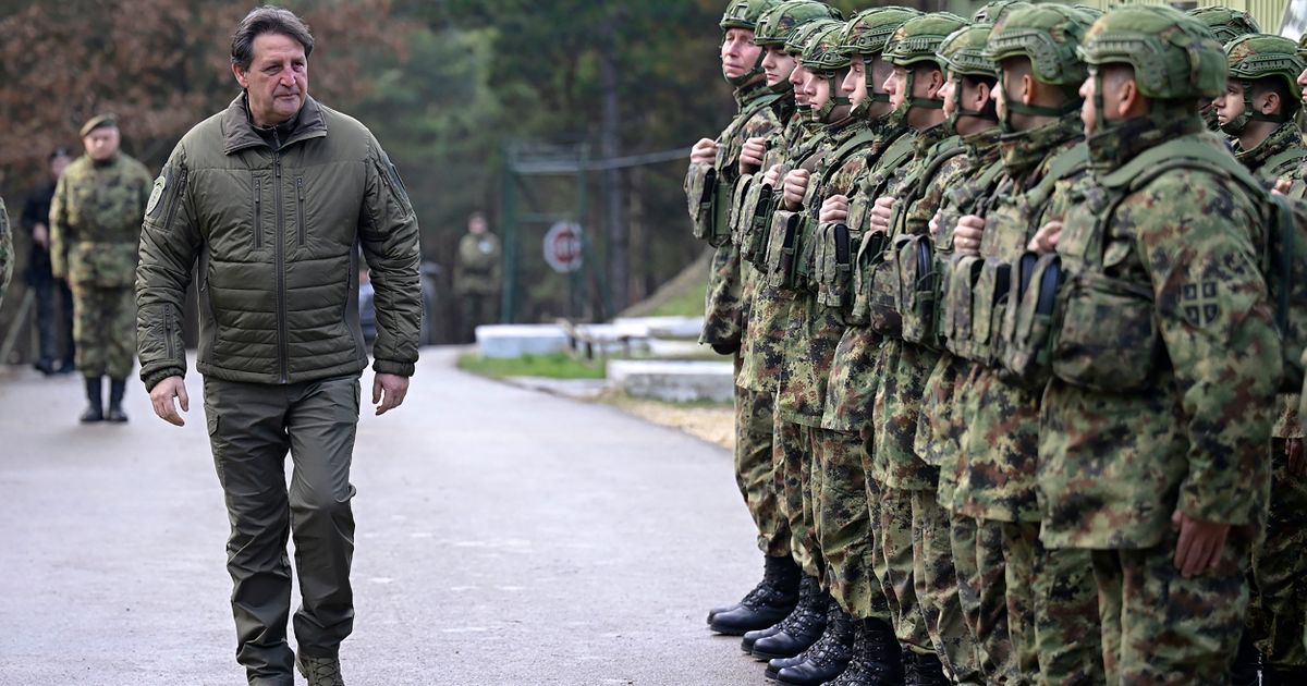 Gašić drugog dana Božića obišao pripadnike Vojske Srbije u Kopnenoj zoni bezbednosti