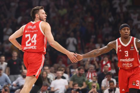 Majk Daum i Ajzea Kenan - KK Crvena zvezda Majk Daum i Ajzea Kenan - KK Crvena zvezda