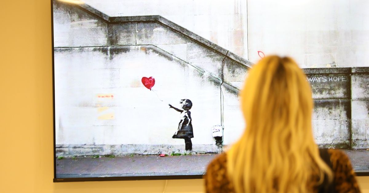 Zavirite na izložbu "Banksy u Beogradu:" Dela na jednog od najtajanstvenijih svetskih umetnika u Srbiji