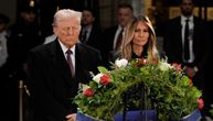 Melanija i Donald na Karterovoj sahrani nikad jače povezani: Prva dama ispravila grešku zbog koje je osuđena