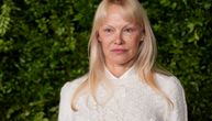 Ovako se sadi povrće bez saginjanja u bašti, okopavanja i bolova u leđima: Pamela Anderson prosvetlila seljake