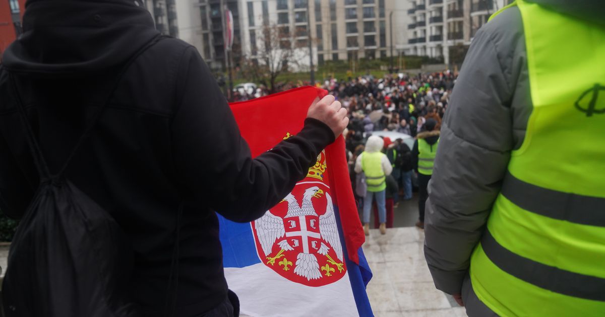 Protest studenata u blokadi ispred Pravnog i Vrhovnom javnom tužilaštvu zbog incidenta u Ruzveltovoj