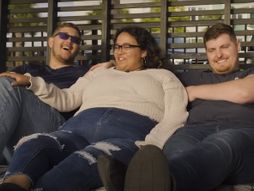 Trojka devojka dečko gej ljubav Sarah James Hunter Sara Džejms Hanter