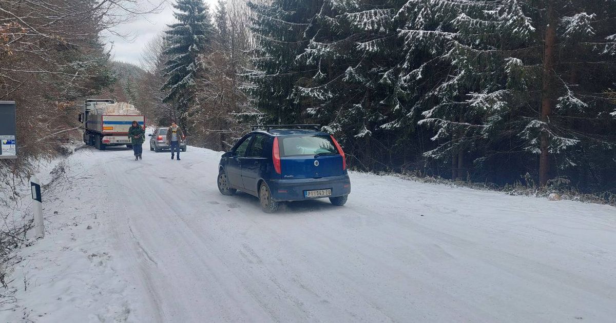 Velika opasnost putevima na Staroj planini: Automobil zamalo skliznuo u provaliju