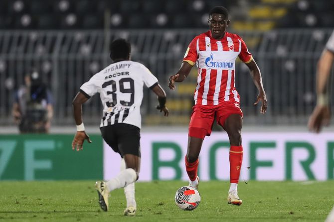 Ibrahim Zubairu (FK Partizan) i Naser Điga (FK Crvena zvezda) Ibrahim Zubairu (FK Partizan) i Naser Điga (FK Crvena zvezda)