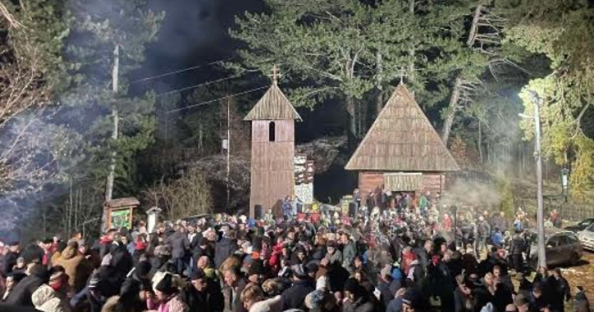 U ovom selu u Srbiji meštani ispred crkve dočekali ponoć! Došao i Božić Bata!