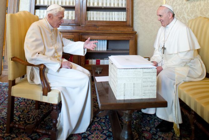 Papa Benedikt XVI i papa Franja Papa Benedikt XVI i papa Franja