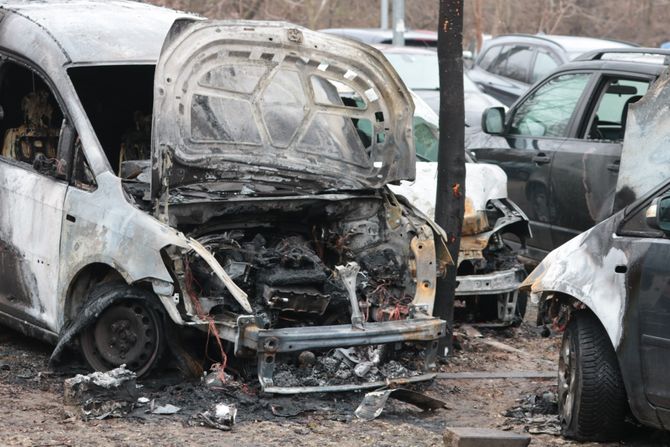 Zapaljeni automobili, Bulevar oslobođenja