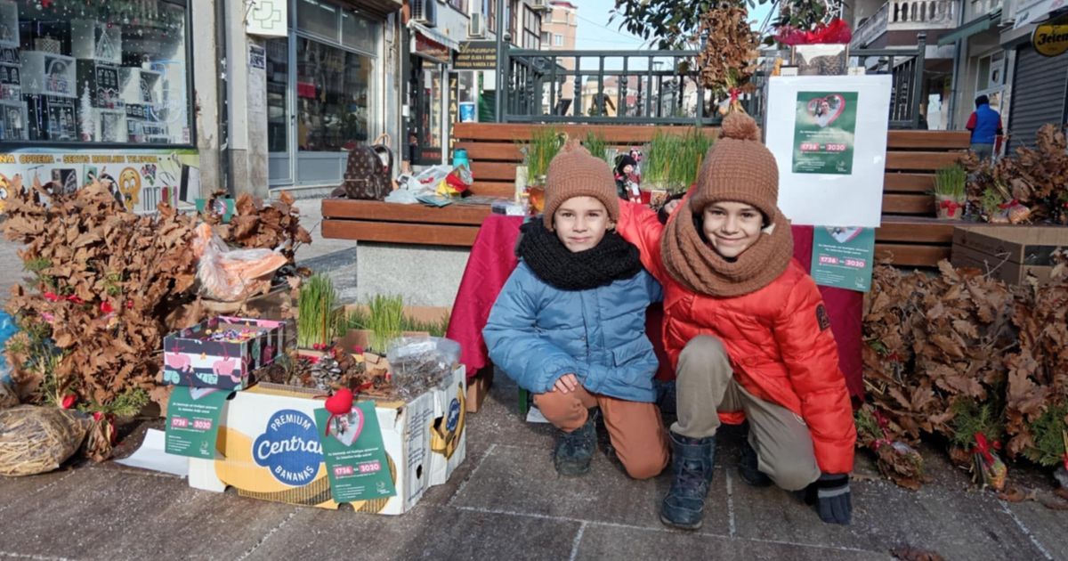 "Rodila mama sebi Obiliće": Sinovi uoči Božića prodavali badnjake na hladnoći kako bi pomogli bolesnoj majci