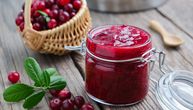 Eksplozivna voćka koja šokira ukusom: Napravite najluđi brzi džem od brusnica