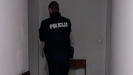 Drama u Zagrebu: Policija došla po političarku Teu, ona se zaključala i satima ne otvara