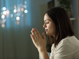 želja, ponoć, molitva, želja u ponoć, običaj, devojka se moli