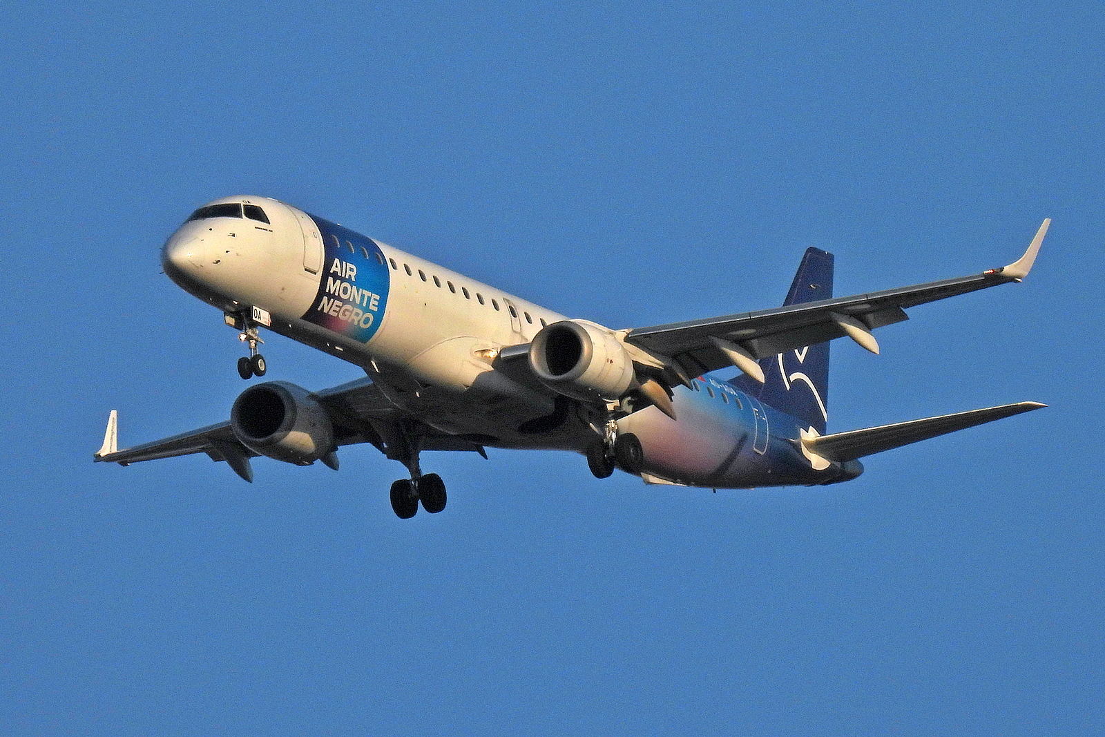 Air Montenegro dobio četvrti Embraer E195: 4O-AOI stigao u Podgoricu
