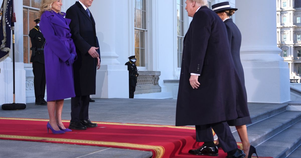 Pogledajte kako su Bajdenovi dočekali Trampove u Beloj kući