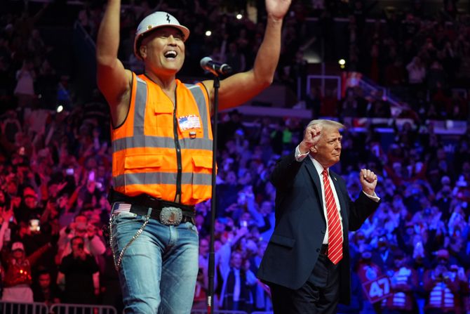 Grupa Village People nastupila na Trampovom pobedničkom skupu uoči inauguracije, Donald đuskao uz čuveni hit "YMCA"