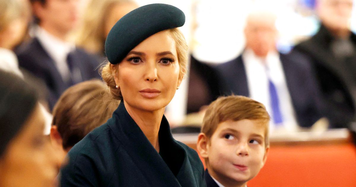 Melanija sa šeširom koji skriva pogled, Ivanka u zelenoj uskoj suknji: Koja izgleda bolje?