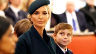 Melanija sa šeširom koji skriva pogled, Ivanka u zelenoj uskoj suknji: Koja izgleda bolje?