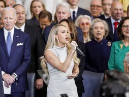 Keri Andervud zapevala na inauguraciji