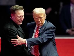 Ilon Mask sa sinom na skupu Donalda Trampa u Vašingtonu