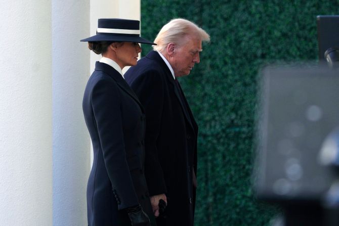 Donald i Melanija Tramp ispred crkve Svetog Jovana