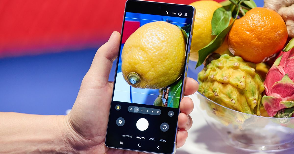 Samsung Considers Bringing Back a Camera Feature It Once Declared a Dead End