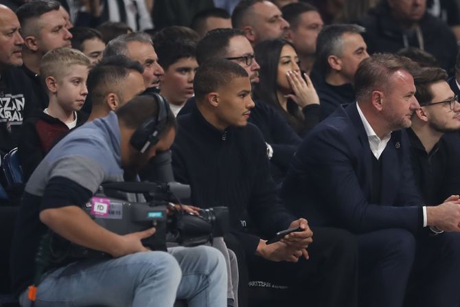 KK Partizan - KK Pariz KK Partizan - KK Pariz