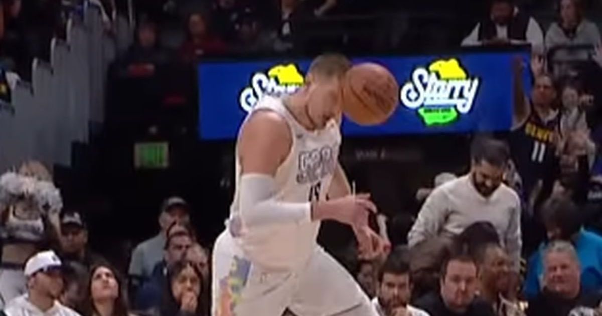 Jokić prvi put izveo ovaj potez, kao Ronaldo: Komentatori pucaju od smeha, NBA u čudu, a ne može da ga kazni