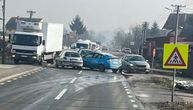 Kolaps na putu Požega - Arilje! Sudar dva automobila: Saobraćaj u prekidu, stvara se gužva