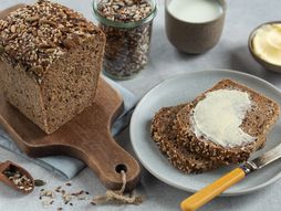 raženi hleb, hleb, kriška hleba, kriška raženog hleba