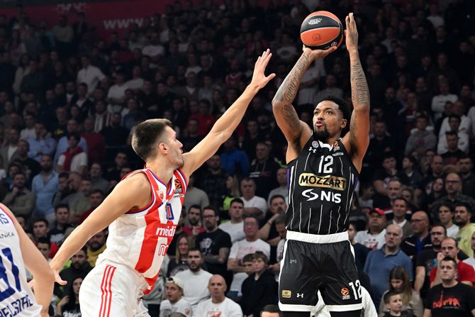Sterling Braun i Filip Petrušev (KK Partizan - KK Crvena zvezda) Sterling Braun i Filip Petrušev (KK Partizan - KK Crvena zvezda)
