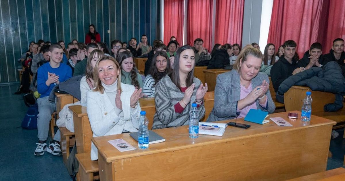 Ministarka Macura na predavanju o prevenciji nasilja u Gimnaziji Priboj