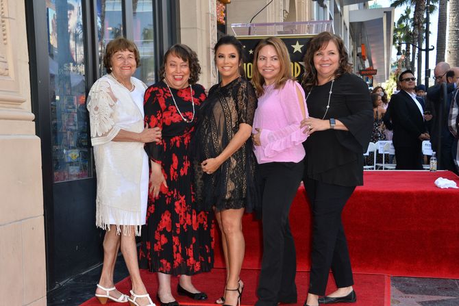 Eva Longorija , majka i sestre, porodica Eva Longorija , majka i sestre, porodica