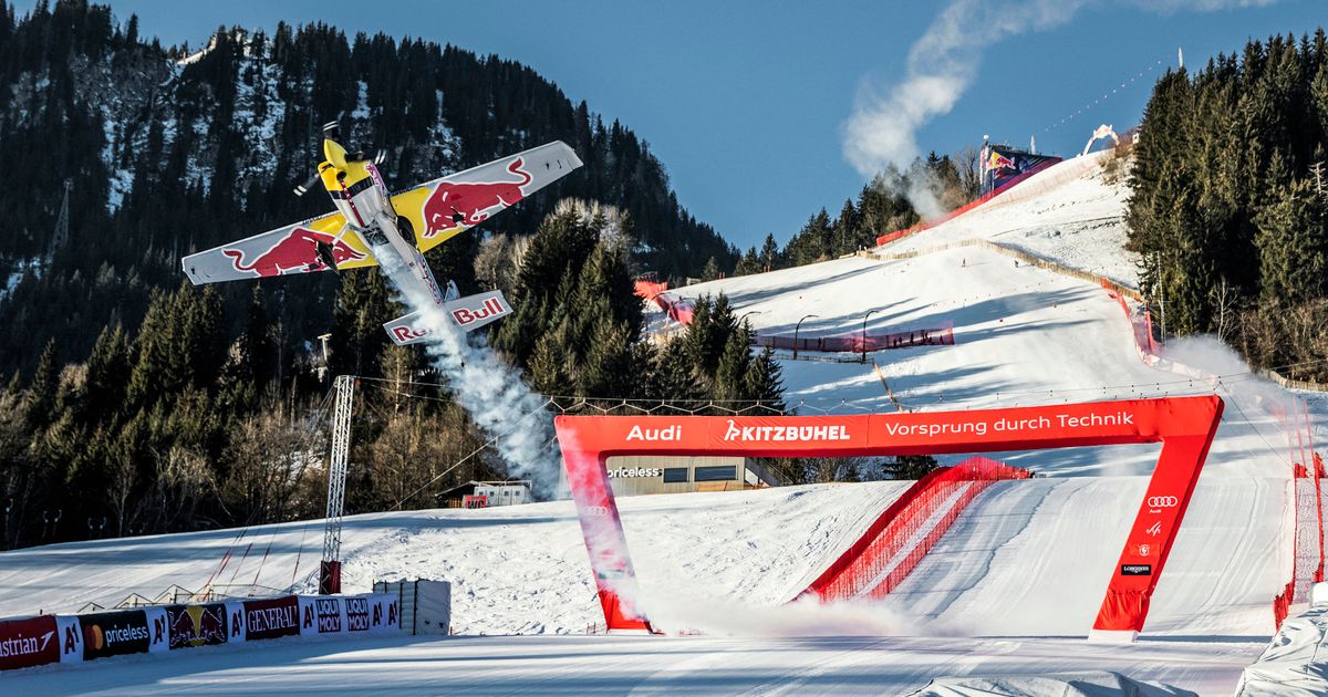 Italijan izveo nemoguće! Avionom se sa 350 km/h spustio niz jednu od najtežih ski staza na svetu