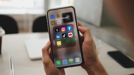 Društvene mreže, iPhone, telefon