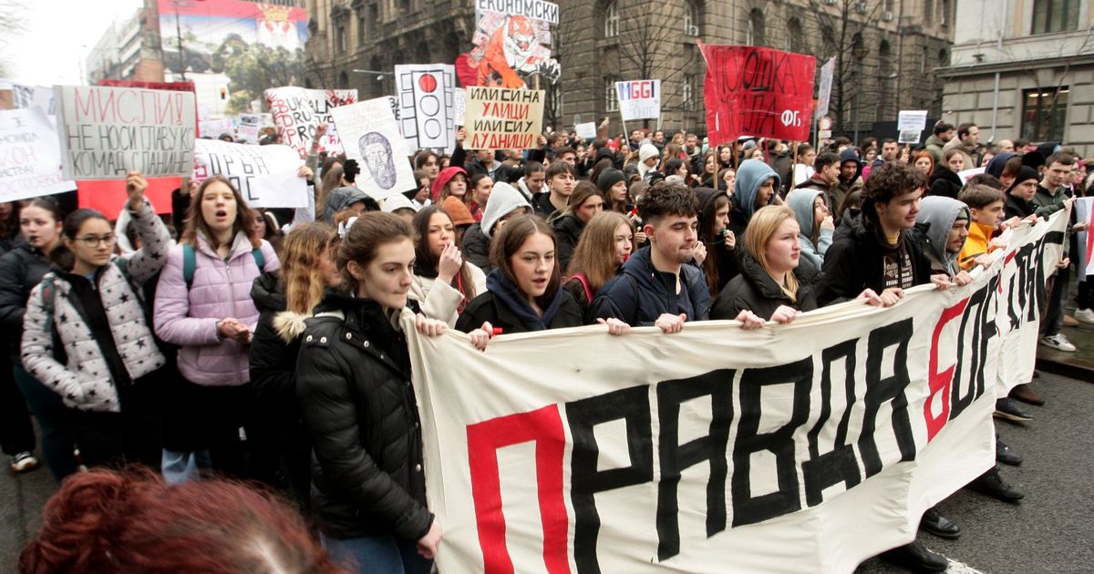 Protesti podrške prosvetarima, 15 minuta tišine u više gradova Srbije